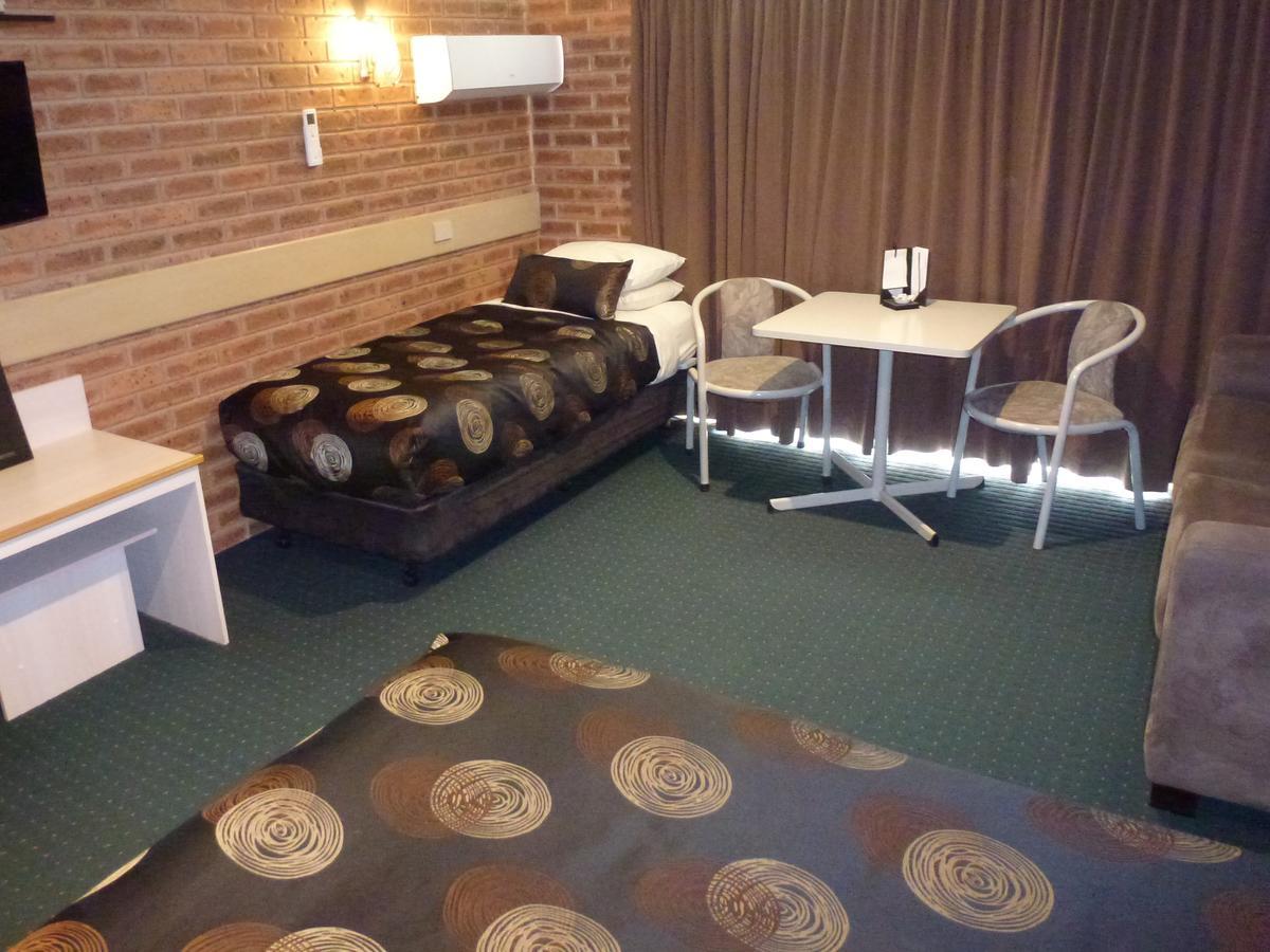 Colonial Motor Inn Bairnsdale Golden Chain Property Buitenkant foto