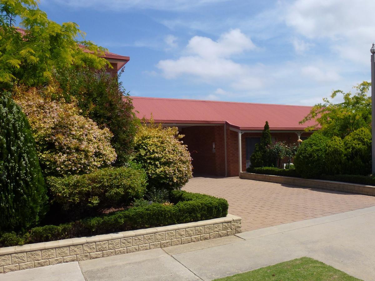 Colonial Motor Inn Bairnsdale Golden Chain Property Buitenkant foto