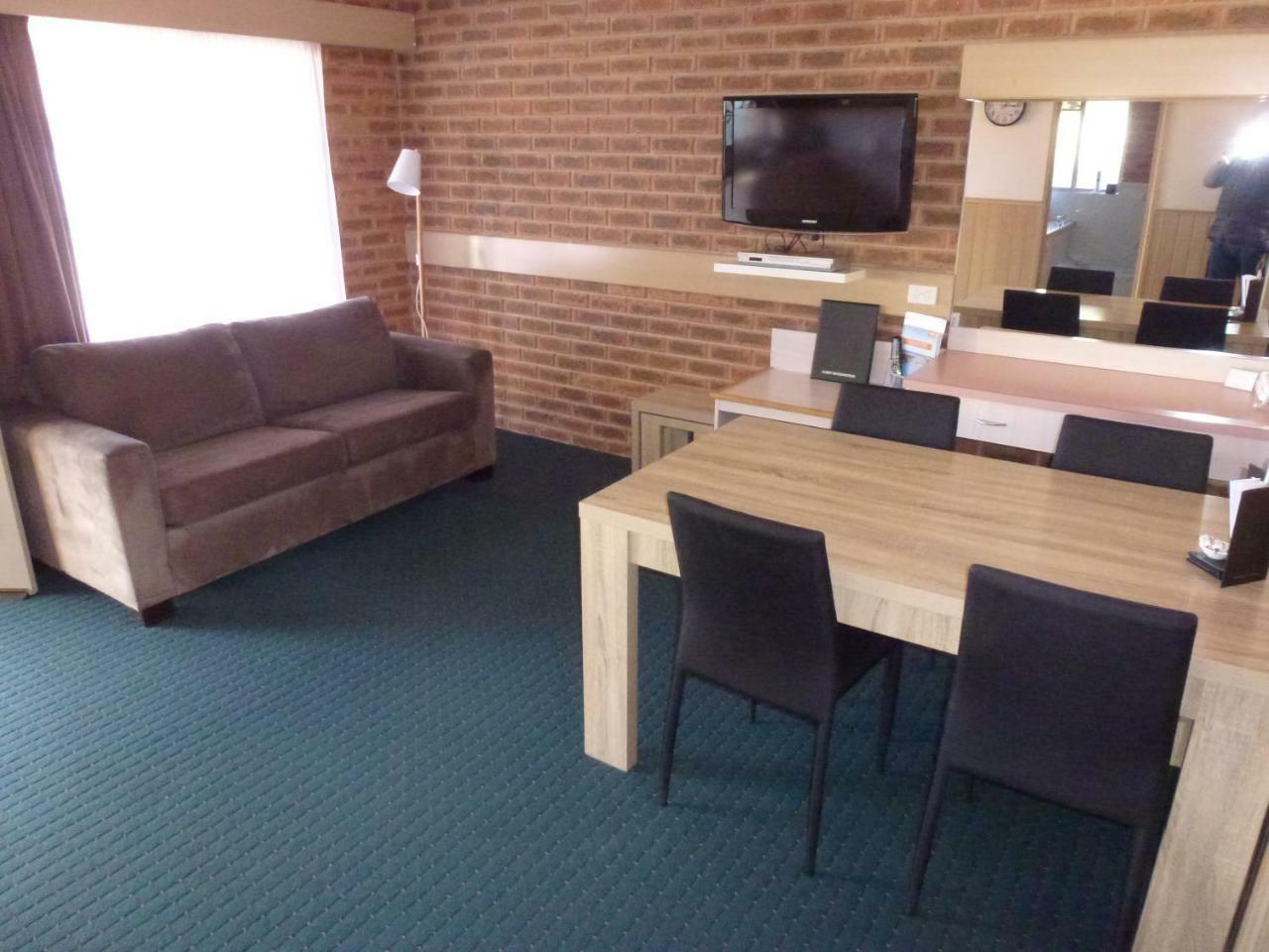 Colonial Motor Inn Bairnsdale Golden Chain Property Buitenkant foto
