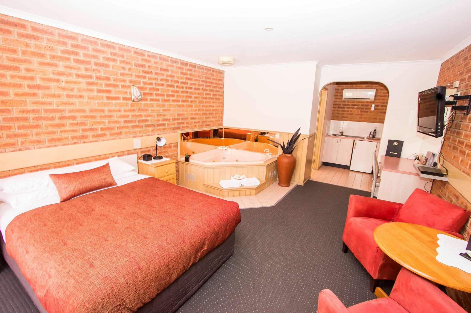 Colonial Motor Inn Bairnsdale Golden Chain Property Buitenkant foto