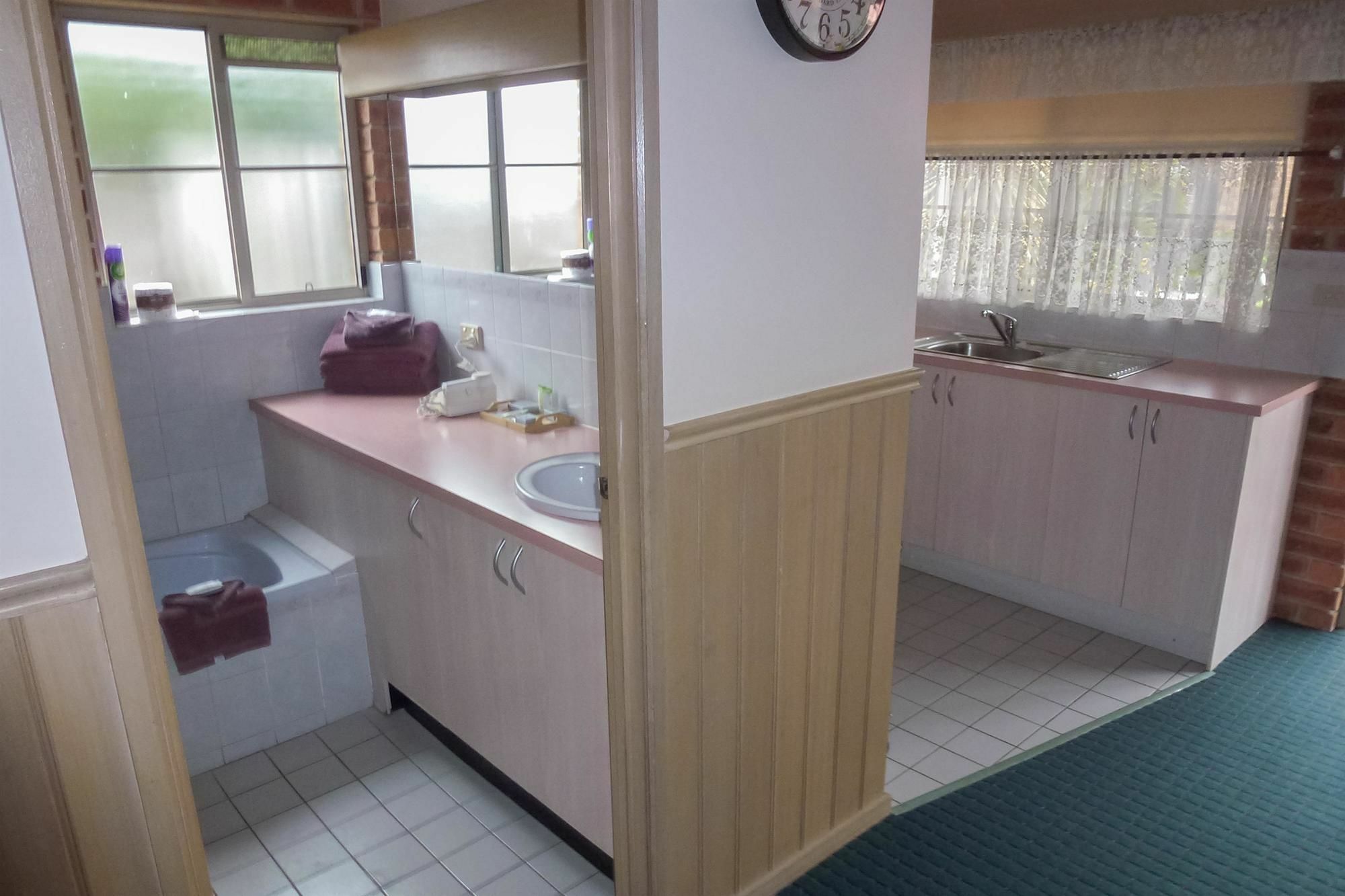 Colonial Motor Inn Bairnsdale Golden Chain Property Buitenkant foto