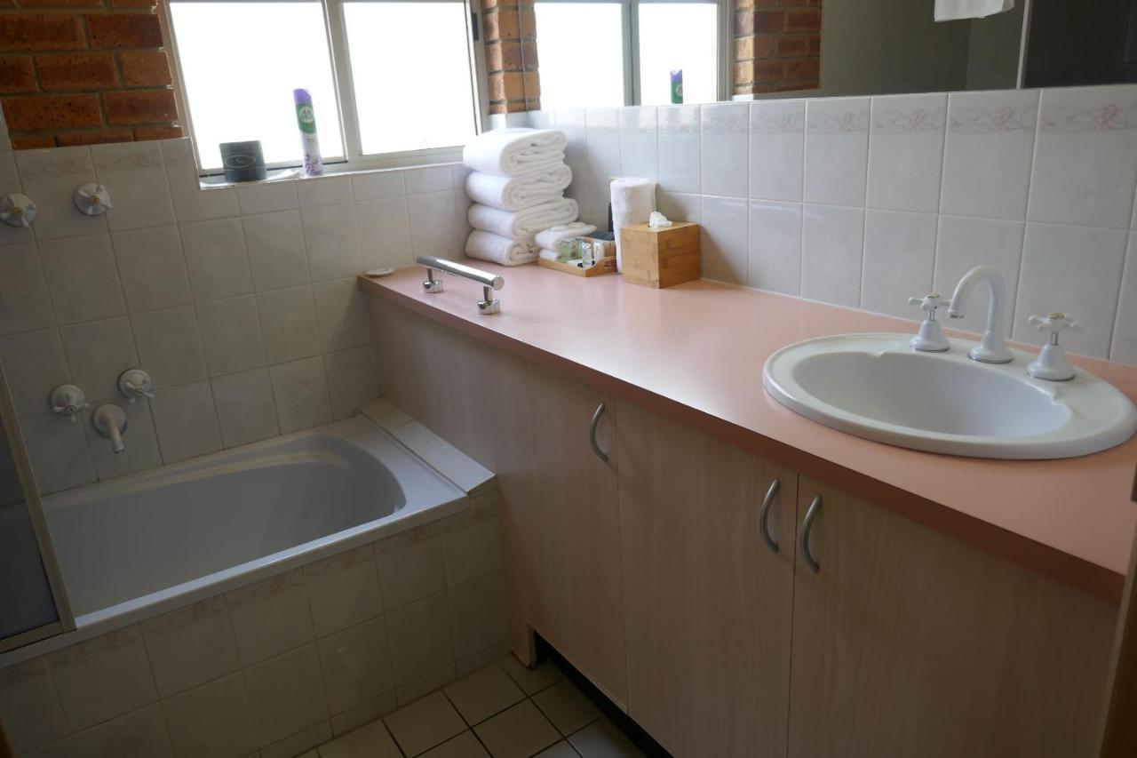 Colonial Motor Inn Bairnsdale Golden Chain Property Buitenkant foto